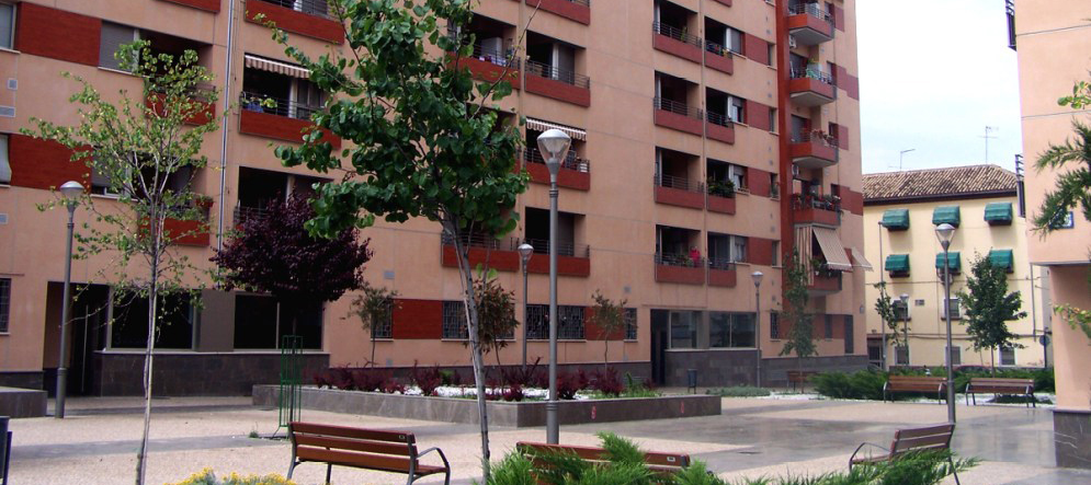 Fig. 5/ Imagen de los nuevos edificios y espacios libres del barrio de Santa Adela.
